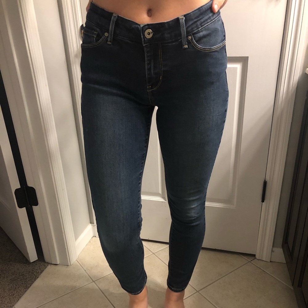 Size 6 Levi skinny blue jeans